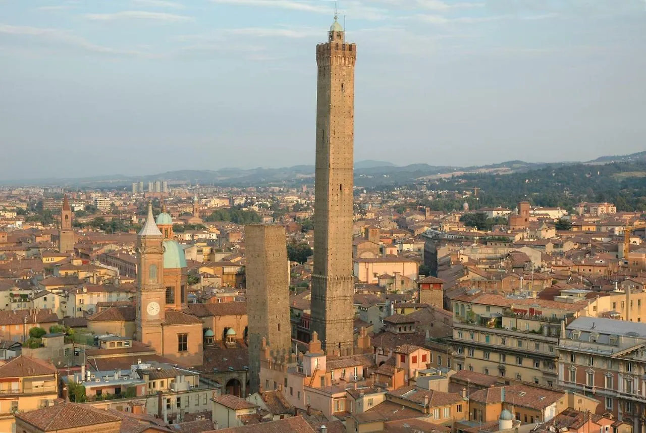Aduepassidallafiera Bologna 0*,  Italia